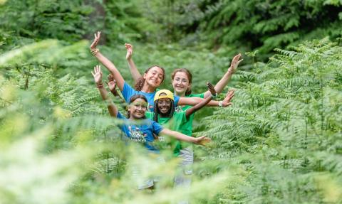 enfants en forêt