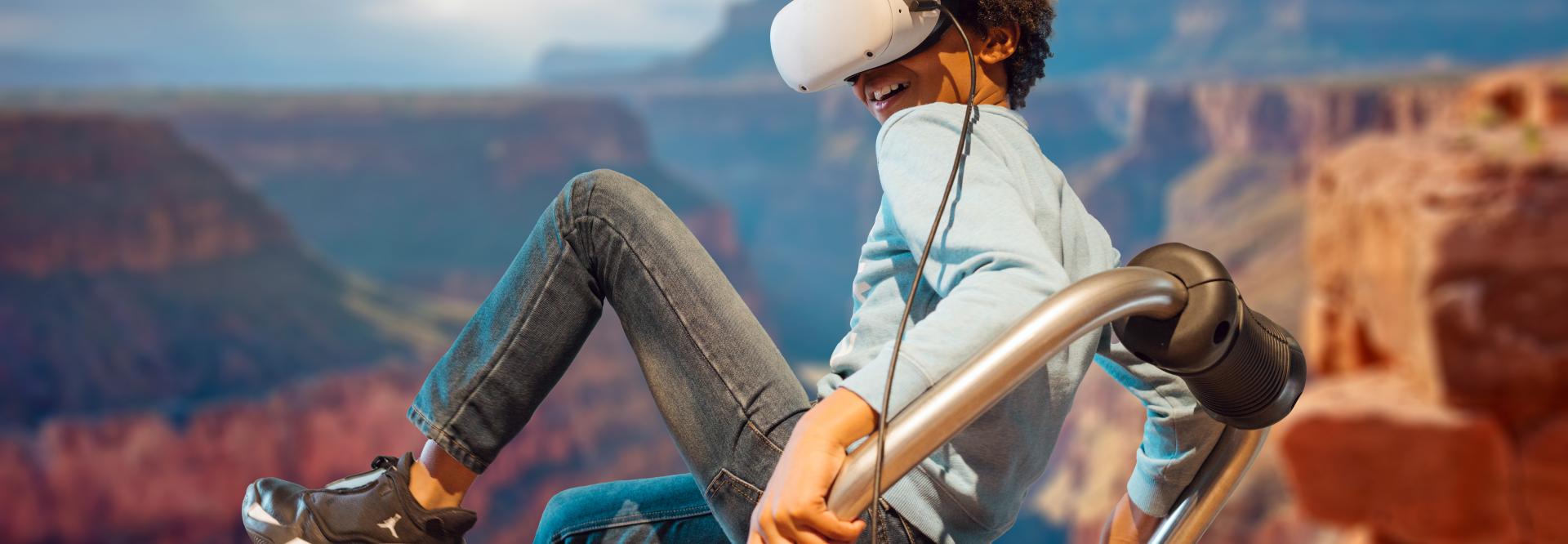 Jongen met VR set op fiets